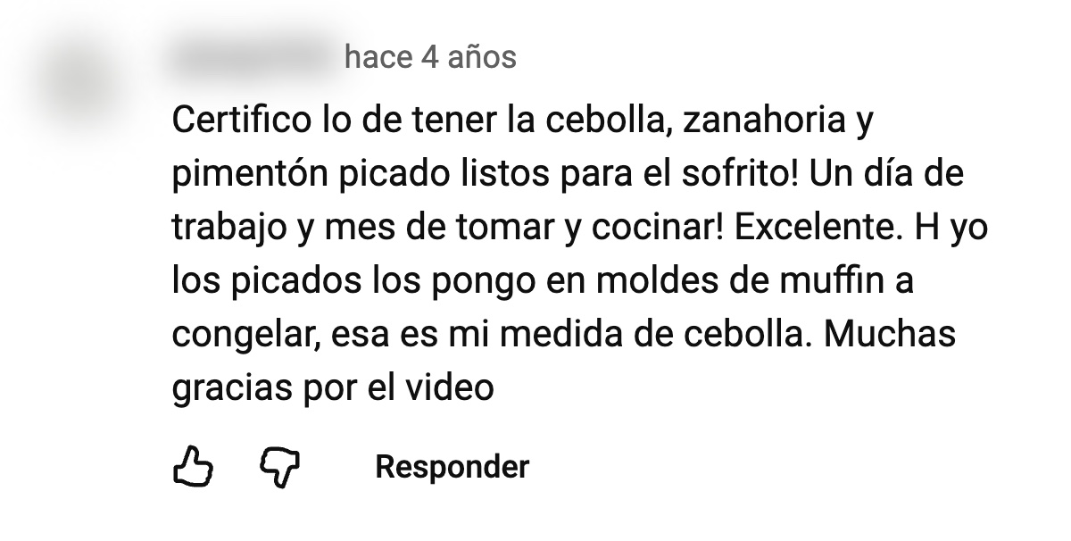 Captura de un comentario en un video de receta, con el nombre y la foto difuminados