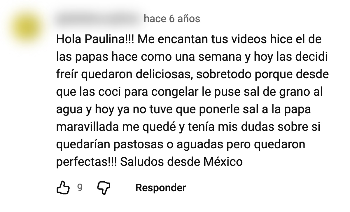 Captura de un comentario en un video de receta, con el nombre y la foto difuminados