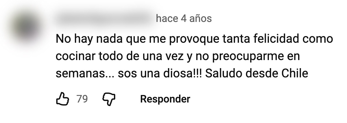 Captura de un comentario en un video de receta, con el nombre y la foto difuminados